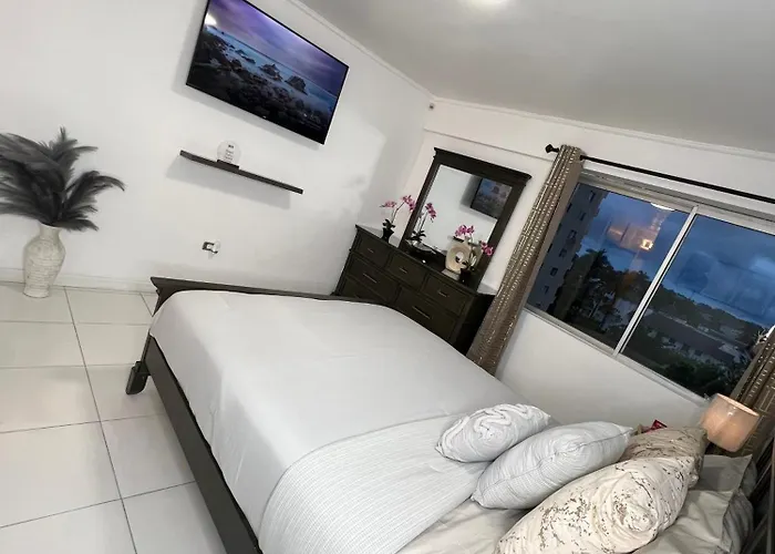 Bed & Breakfast Serenity By The Sea